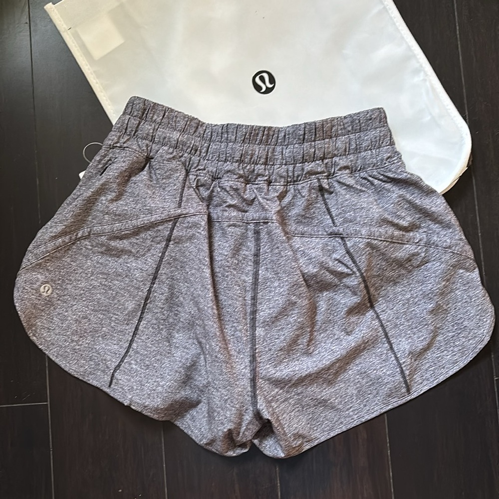 LULULEMON TRACK THAT HR SHORTS 3” in HEATHER LUX MULTI BLACK SZ 8 NWT - Picture 3 of 7